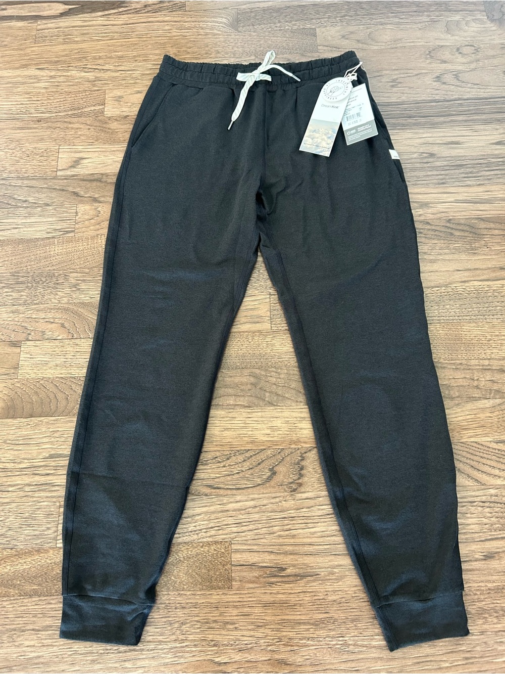 Vuori Women’s Performance Joggers XS Long NWT